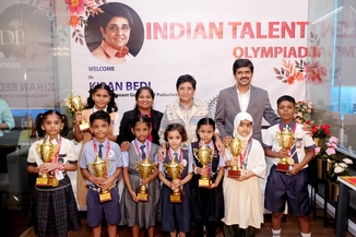 Dr Kiran Bedi Madam Interacting Felicitating Indian Talent Olympiad Toppers And Winning Students